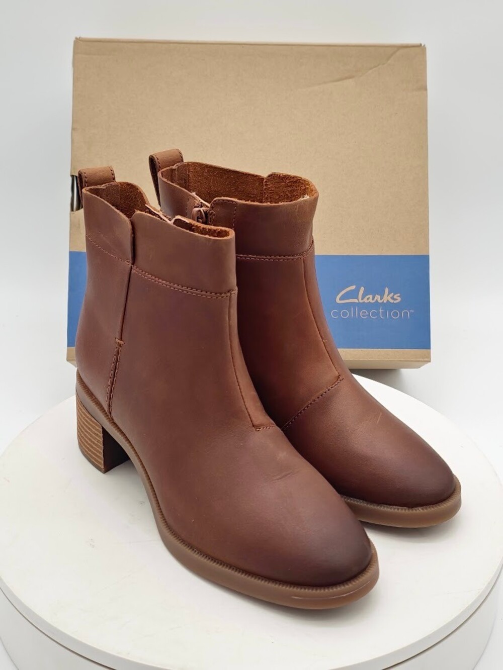 Clarks Lileigh Charm Tan Oily Leather Ankle Boots Women’s Size 6 M Block Heel